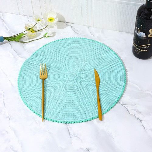 Round pom - pom, placemats